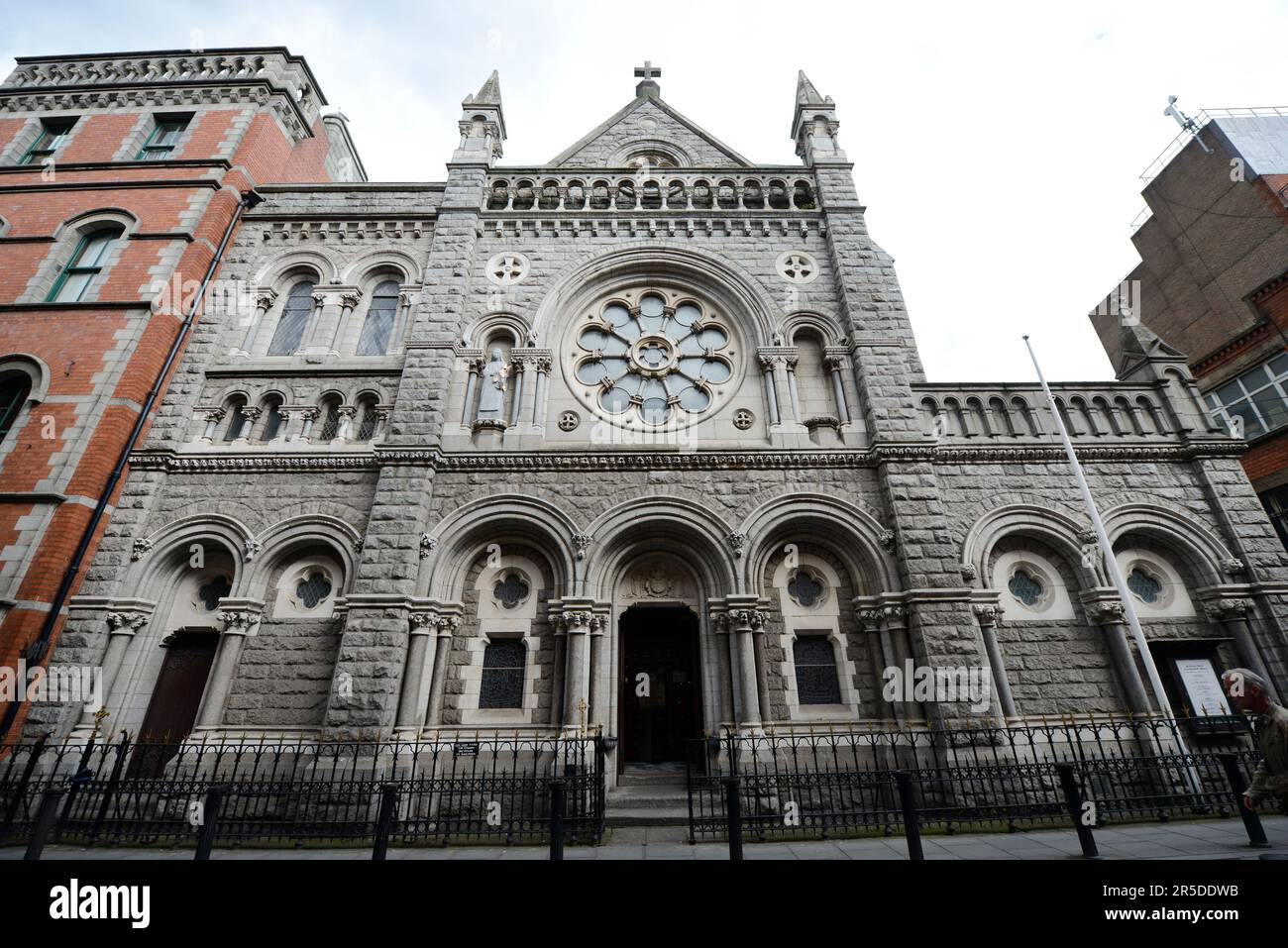 Chiesa di Santa Teresa Carmelitani Scalzi su Clarendon St a Dublino, Irlanda. Foto Stock