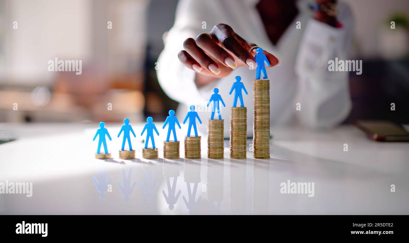 Retribuzione minima salario e monete assicurative Foto Stock