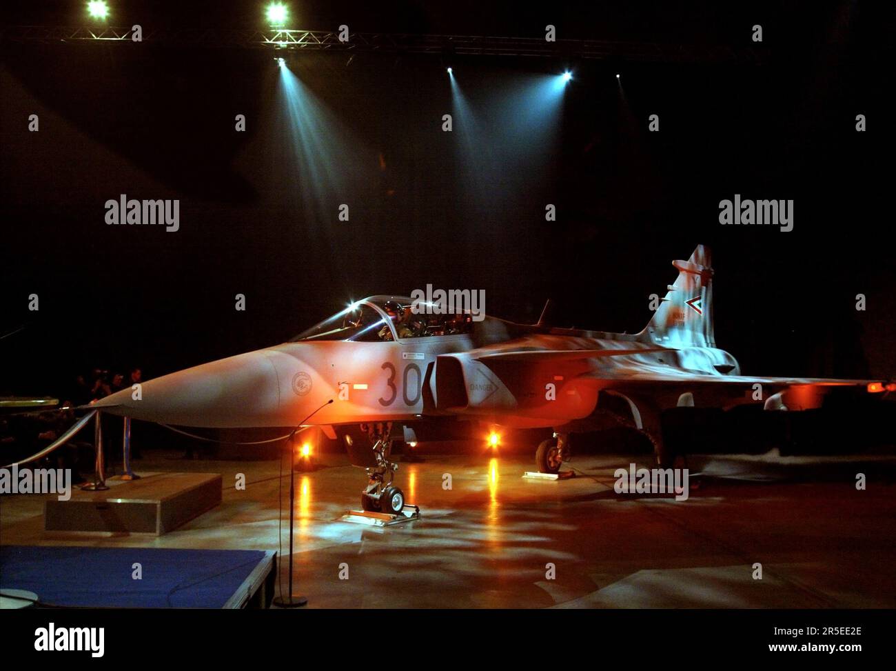 Primo aeromobile JAS 39-Gripen per consegna in Ungheria. La produzione del primo aeromobile Gripen da consegnare in Ungheria è stata completata e l'aeromobile è ora pronto per i voli di prova. Ciò è stato notato martedì durante un cosiddetto 'rollout' in una cerimonia a Saab in Linköping, Svezia. Foto Stock