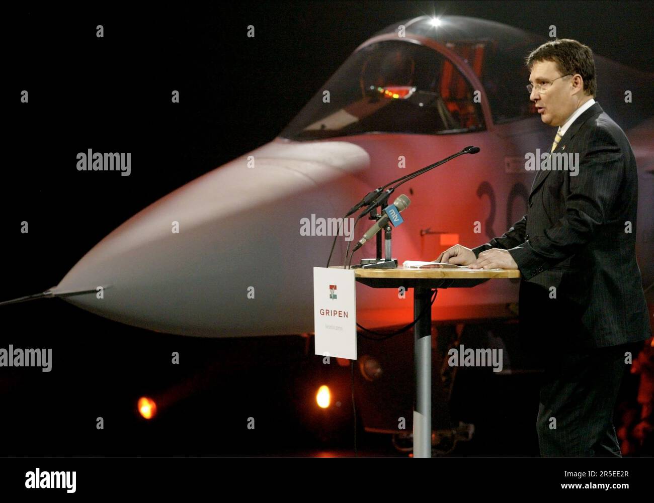 Primo aeromobile JAS 39-Gripen per consegna in Ungheria. La produzione del primo aeromobile Gripen da consegnare in Ungheria è stata completata e l'aeromobile è ora pronto per i voli di prova. Ciò è stato notato martedì durante un cosiddetto 'rollout' in una cerimonia a Saab in Linköping, Svezia. Foto Stock