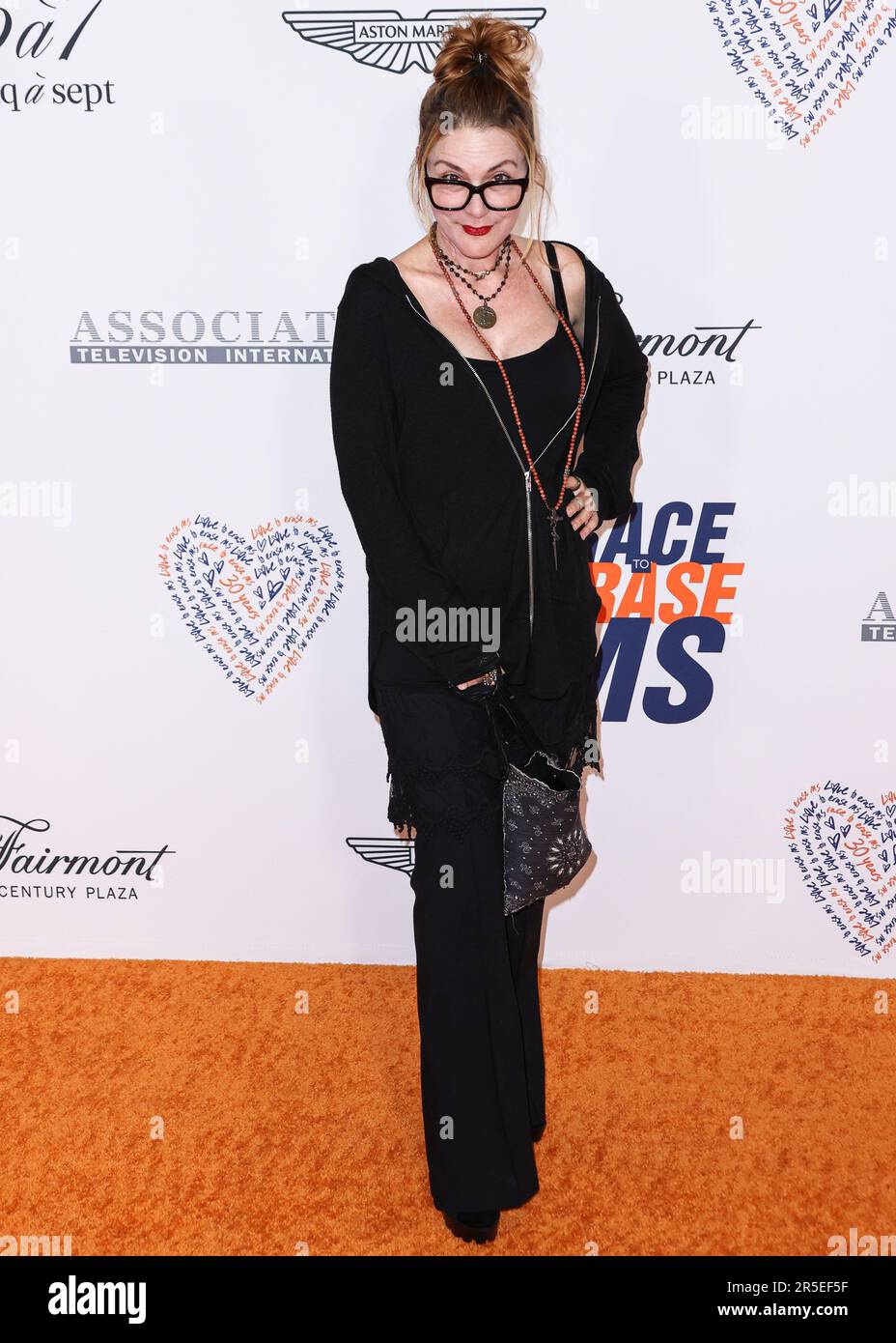 CENTURY CITY, LOS ANGELES, CALIFORNIA, USA - 02 GIUGNO: Dedee Pfeiffer arriva al 30th° Race to Erase MS Gala che si tiene presso il Fairmont Century Plaza il 2 giugno 2023 a Century City, Los Angeles, California, Stati Uniti. (Foto di Xavier Collin/Image Press Agency) Foto Stock