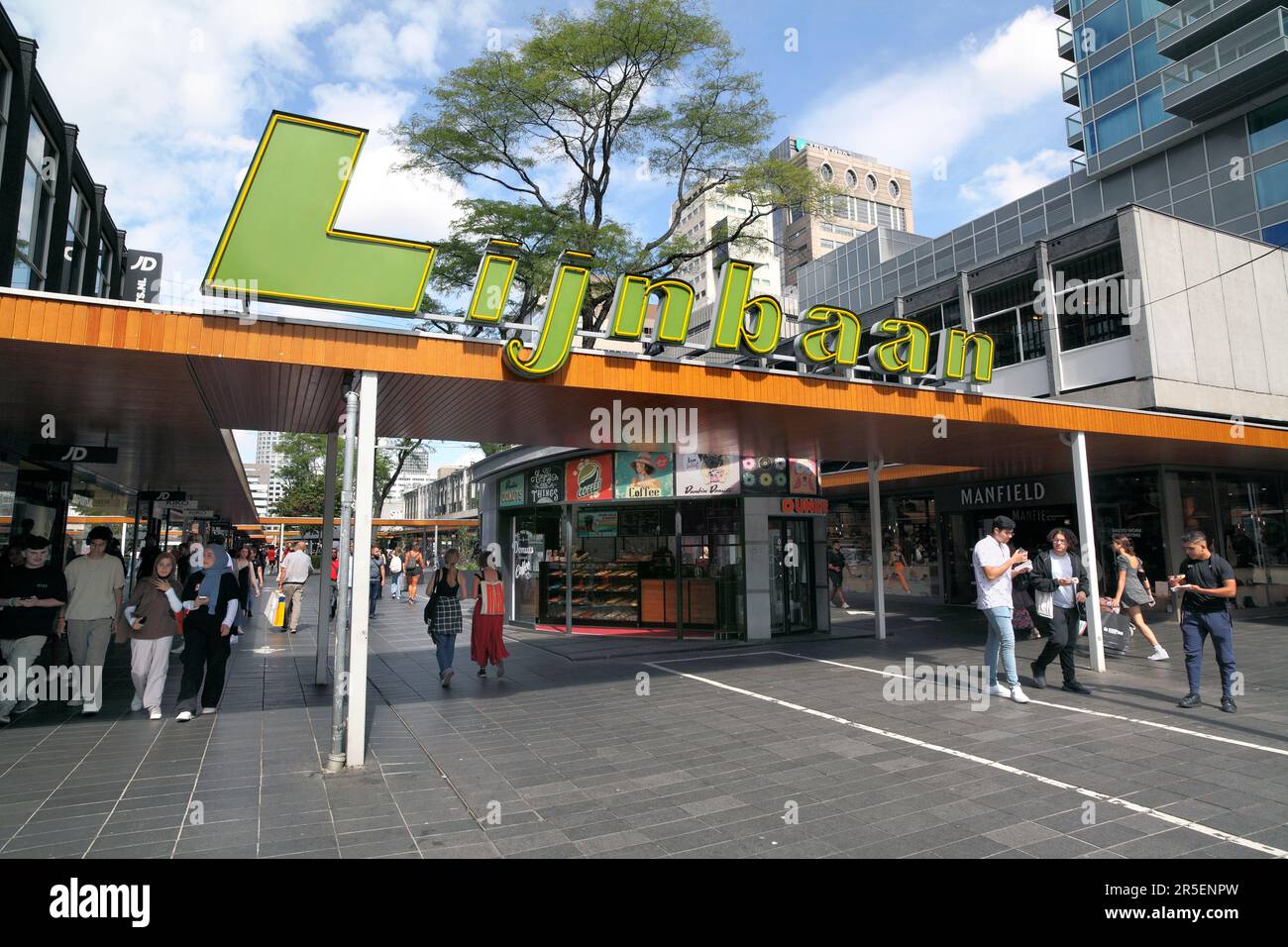 Parte del quartiere dello shopping di Lijnbaan a Rotterdam, Paesi Bassi Foto Stock