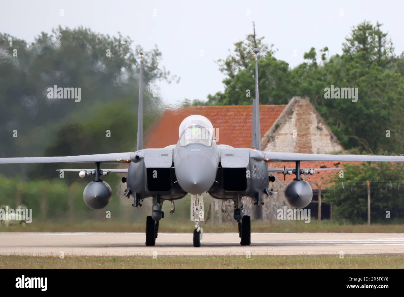 L'F-15E Strike Eagles decolla dalla RAF Lakenheath a Suffolk, Inghilterra Foto Stock