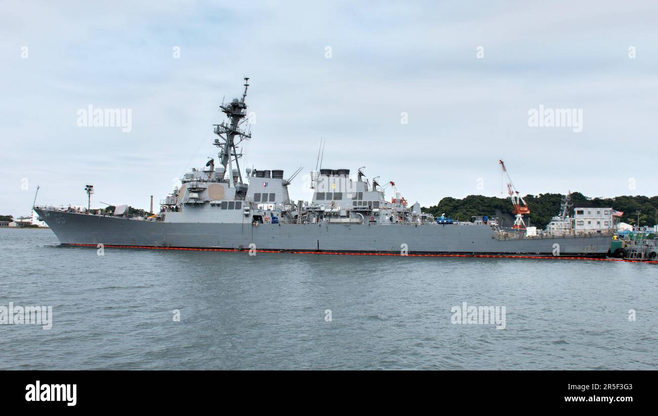 Yokusuka, Giappone. 03rd giugno, 2023. Arleigh Burke-classe cacciatorpediniere USS Benfold (DDG-65) è visto ancorato a Fleet Activities (FLEACT) Yokosuka in Kanagawa-Prefettura, Giappone Sabato, 3 giugno 2023. Foto di Keizo Mori/UPI Credit: UPI/Alamy Live News Foto Stock