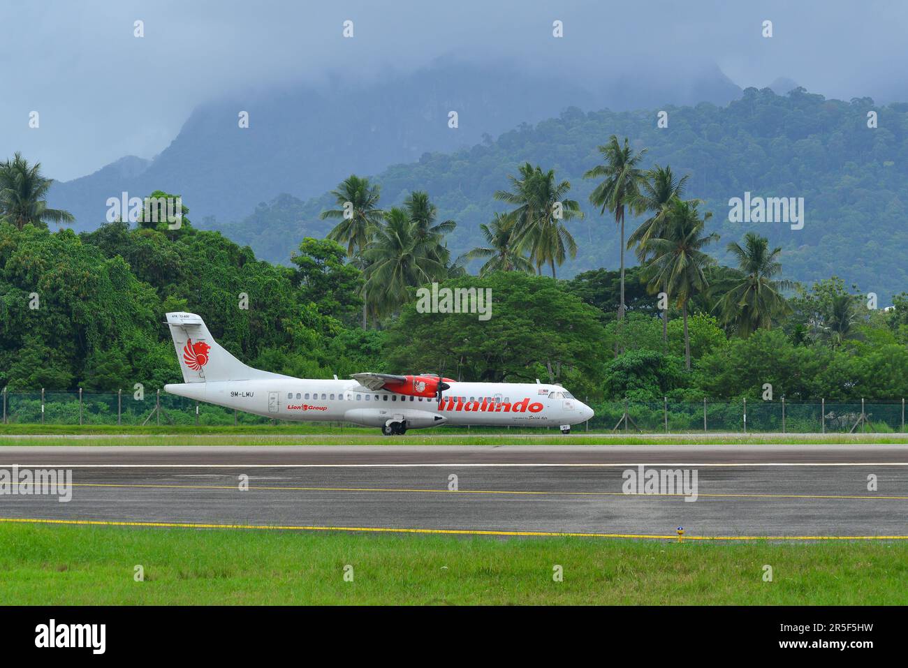 Langkawi, Malesia - 28 maggio 2023. 9m-LMK Batik Air Malaysia (Malindo) ATR 72-600 tassare per decollo dall'aeroporto di Langkawi (LGK), Malesia. Foto Stock
