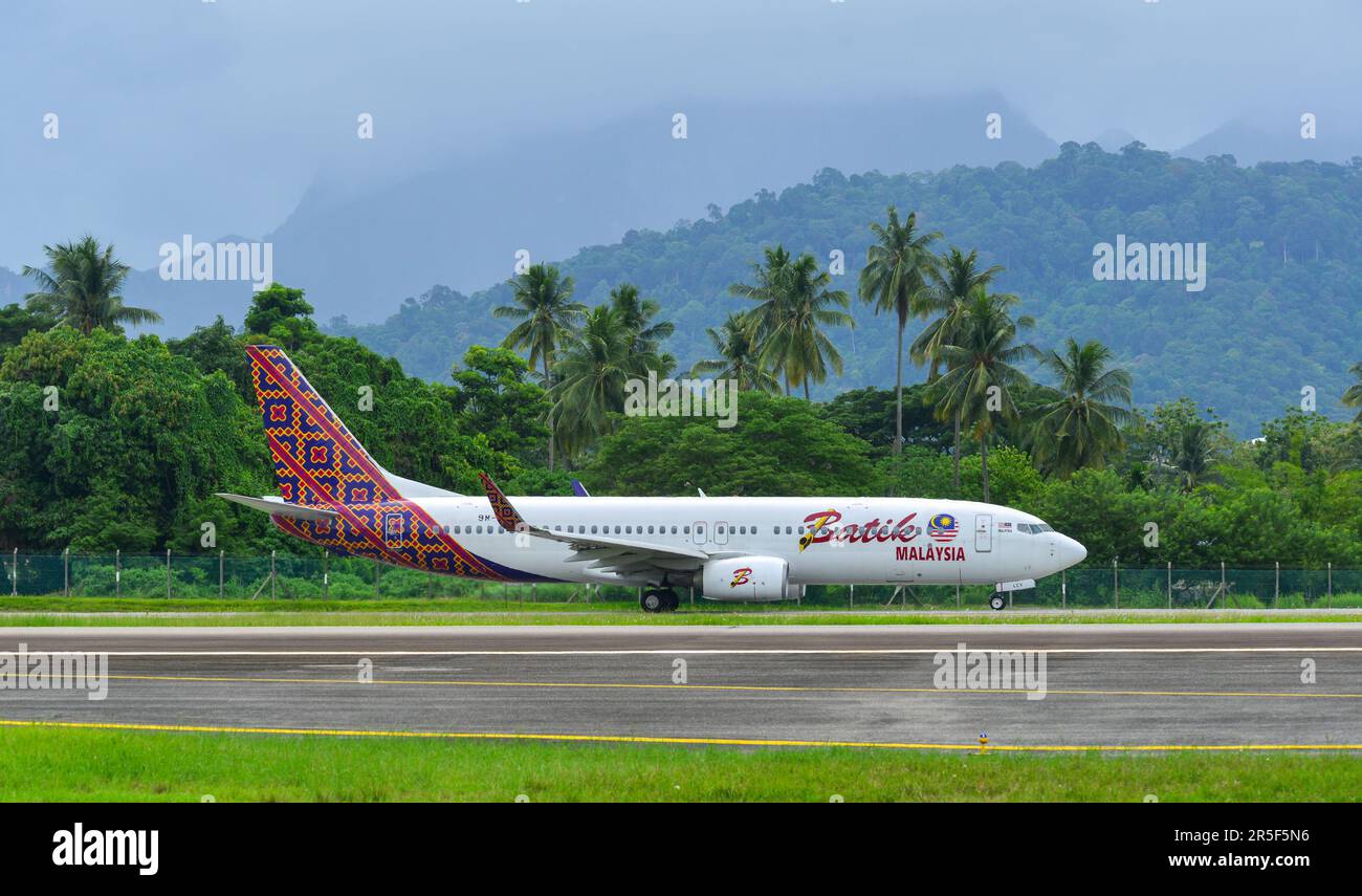 Langkawi, Malesia - 28 maggio 2023. 9m-LCV Batik Air Malaysia Boeing 737-800 (WL) tassando all'aeroporto di Langkawi (LGK), Malesia. Foto Stock