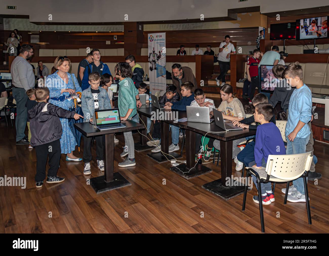 Sarajevo Maker Faire si terrà questo fine settimana a Skenderija. La fiera è una fiera internazionale della scienza, dell'innovazione, della tecnologia e della creatività creativa Foto Stock
