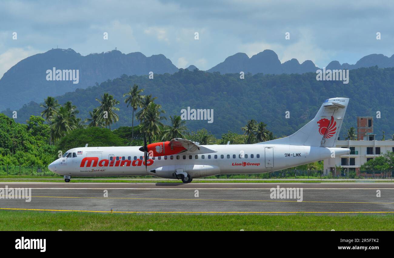 Langkawi, Malesia - 28 maggio 2023. 9m-LMK Batik Air ATR 72-600 taxi per il decollo dall'aeroporto di Langkawi (LGK), Malesia. Foto Stock