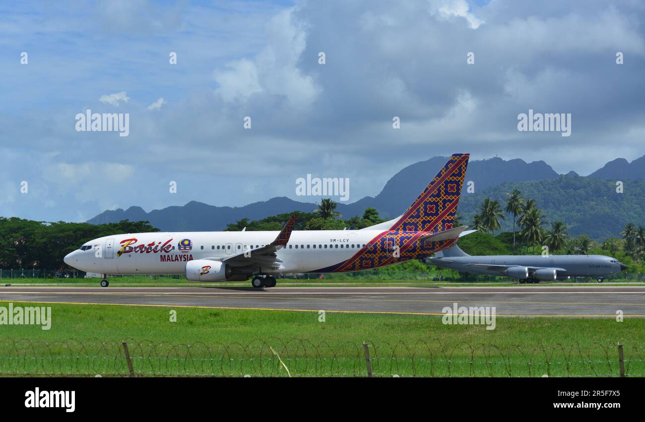 Langkawi, Malesia - 28 maggio 2023. 9m-LCV Batik Air Malaysia Boeing 737-800 (WL) tassando all'aeroporto di Langkawi (LGK), Malesia. Foto Stock