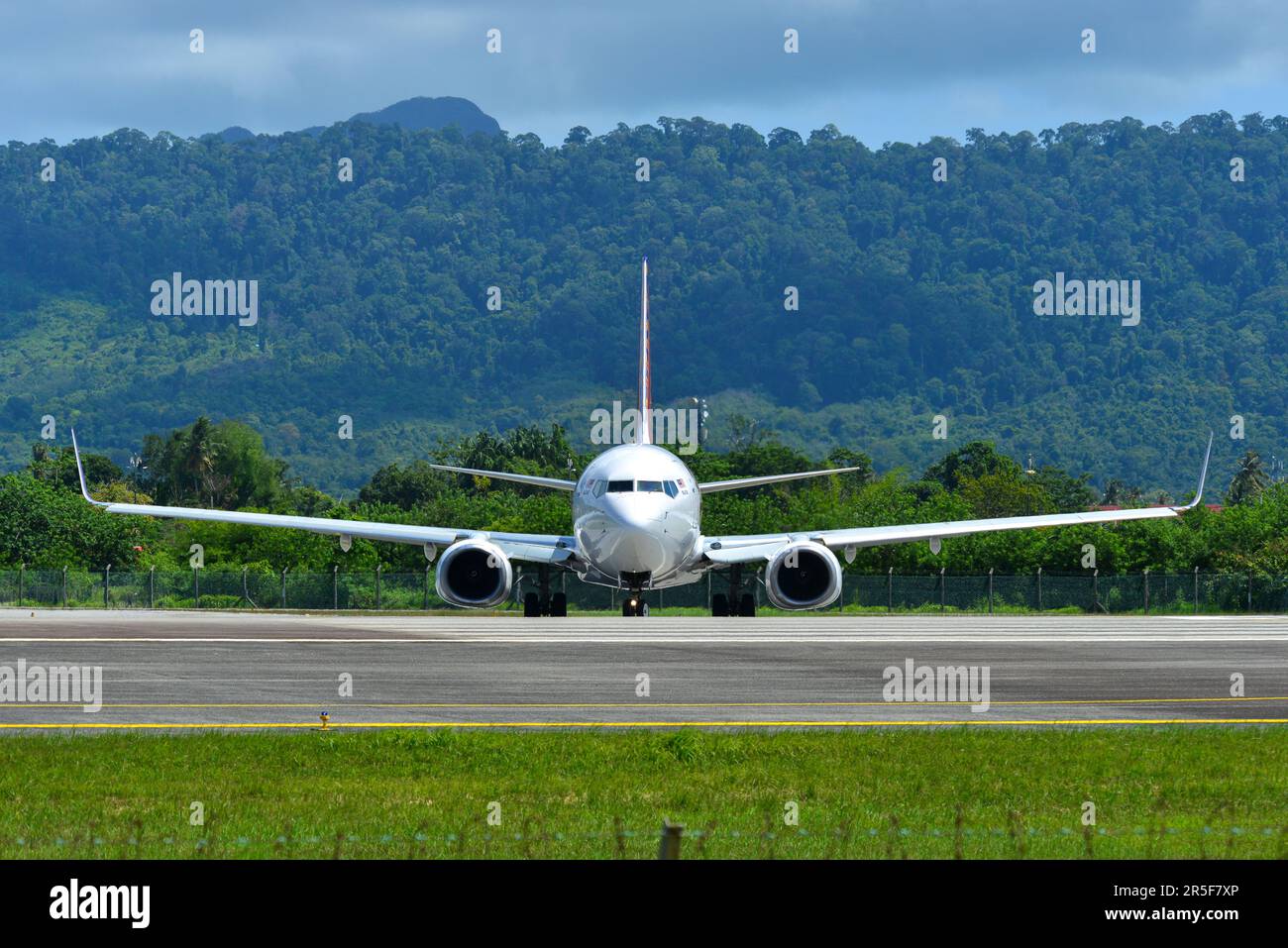 Langkawi, Malesia - 28 maggio 2023. 9m-LCV Batik Air Malaysia Boeing 737-800 (WL) tassando all'aeroporto di Langkawi (LGK), Malesia. Foto Stock