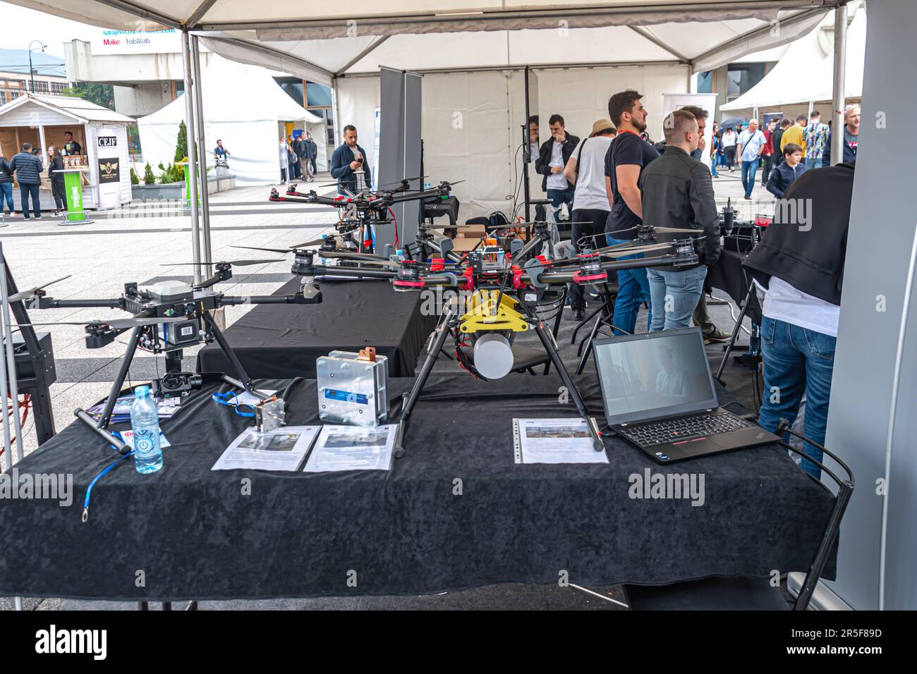Sarajevo Maker Faire si terrà questo fine settimana a Skenderija. La fiera è una fiera internazionale della scienza, dell'innovazione, della tecnologia e della creatività creativa Foto Stock