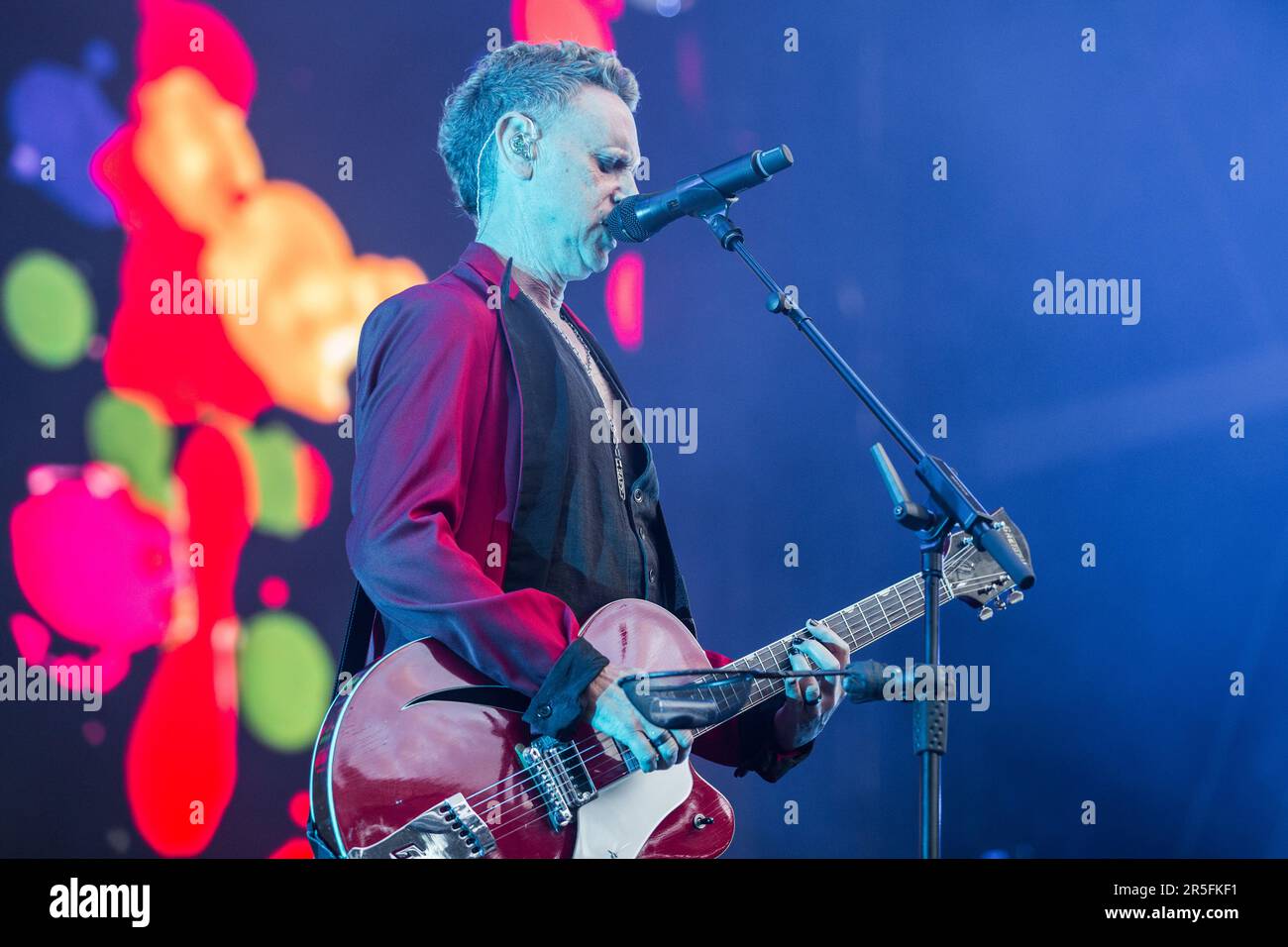 Colonia, Germania. 05 giugno 2017. Dave Gahan e Depeche Mode eseguire live al Rhein Energie Stadium di Colonia Germania in mezzo a stretto controllo di sicurezza Foto Stock