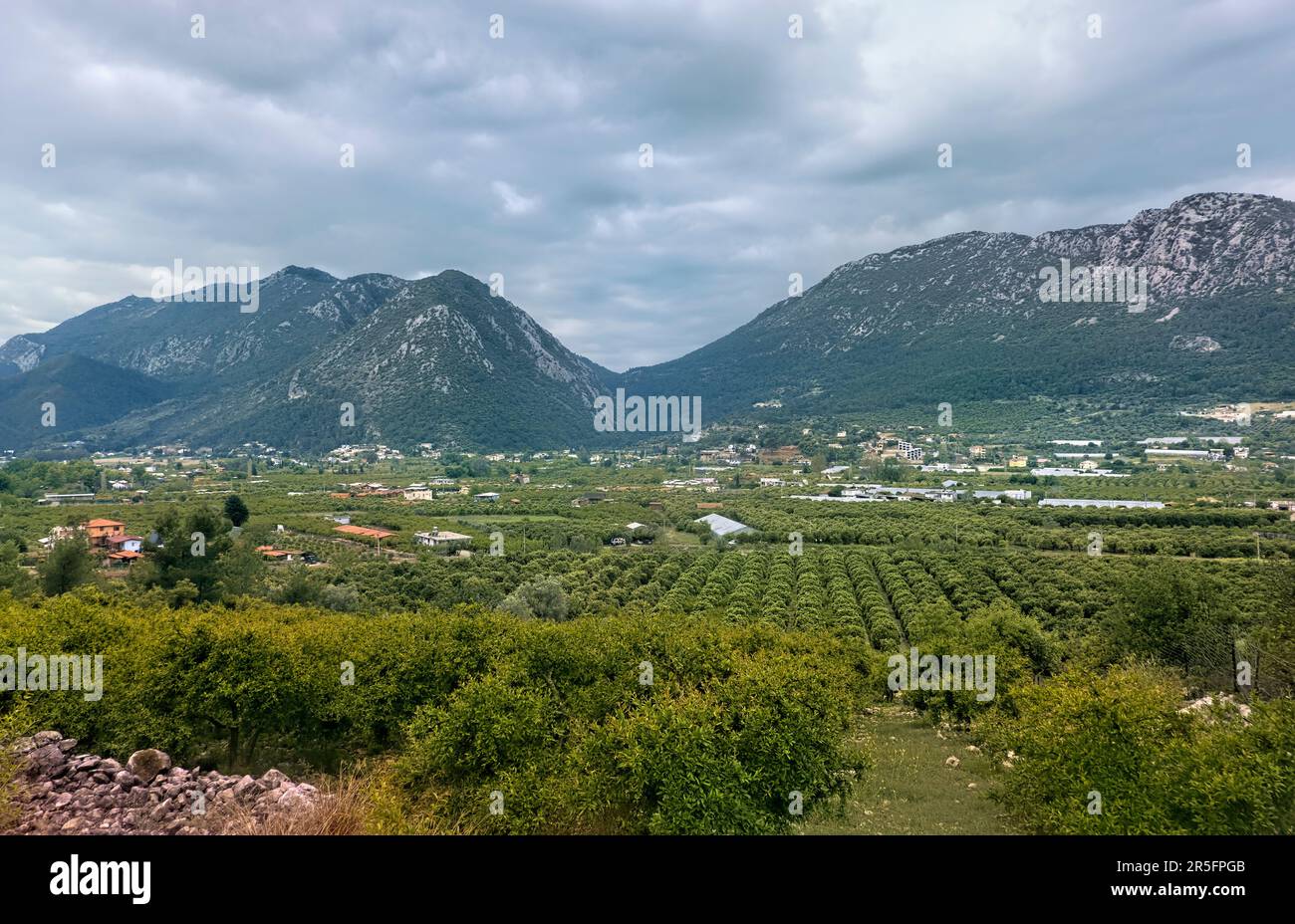 La penisola di Gelidonya e le montagne, viste da Adrasan, Turchia Foto Stock