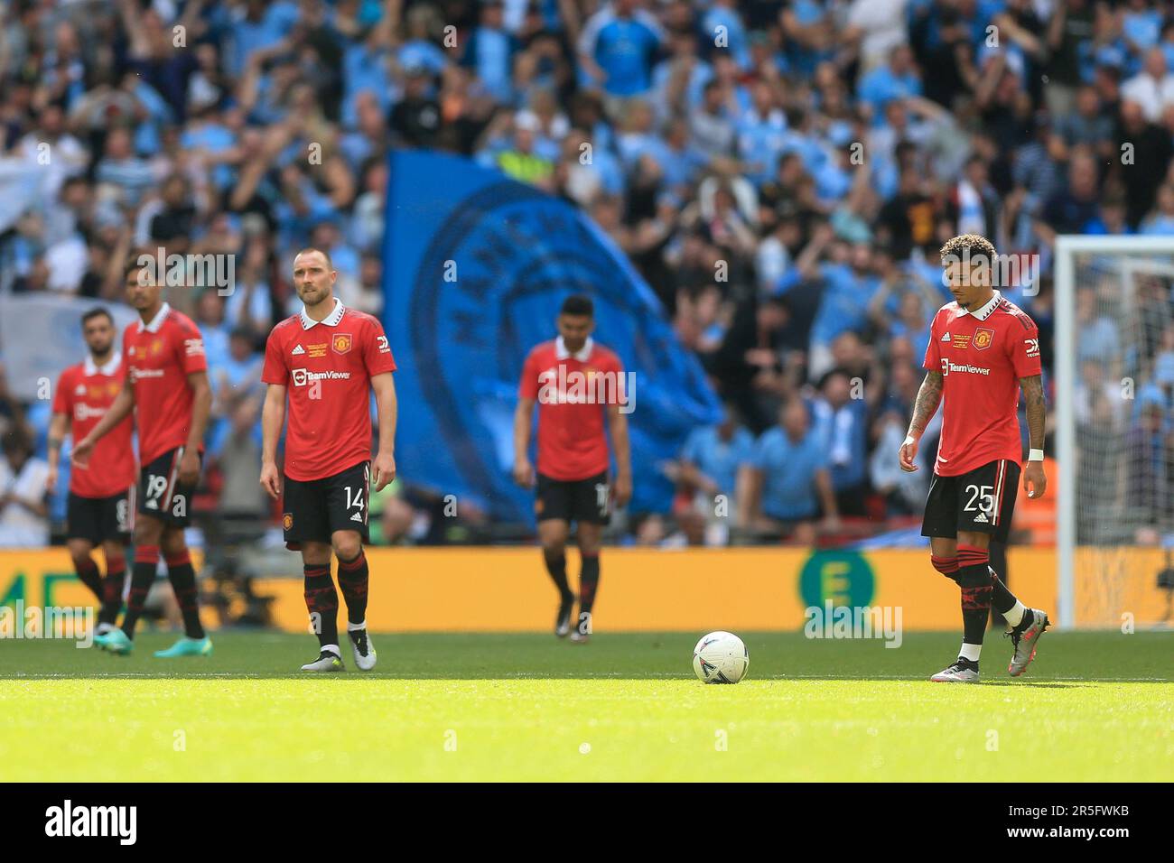 Londra, Regno Unito. 03rd giugno, 2023. Jadon Sancho del Manchester United sembra sconsolato dopo che il suo lato ha ceduto il loro secondo obiettivo per fare il segno 2-1 durante la partita finale della fa Cup tra Manchester City e Manchester United allo Stadio di Wembley il 3rd 2023 giugno a Londra, Inghilterra. (Foto di Daniel Chesterton/phcimages.com) Credit: PHC Images/Alamy Live News Foto Stock