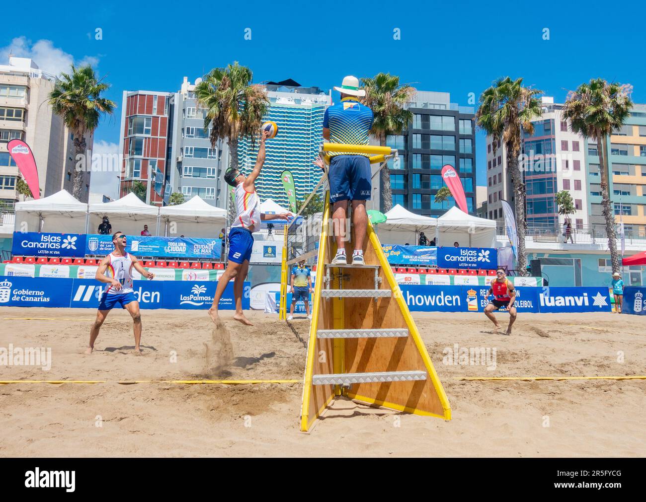 Gran Canaria, Isole Canarie, Spagna. 3rd giugno 2023. Concorso internazionale di pallavolo sulla spiaggia cittadina di Las Palmas a Gran Canaria. Credit: Alan Dawson/Alamy Live News. Foto Stock