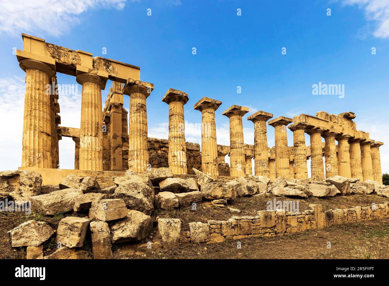 Il Tempio di Hera a Selinunte (Tempio e sulla collina orientale), antica città greca. Parco Archeologico, Selinunte a Castelvetran. È il migliore contro Foto Stock