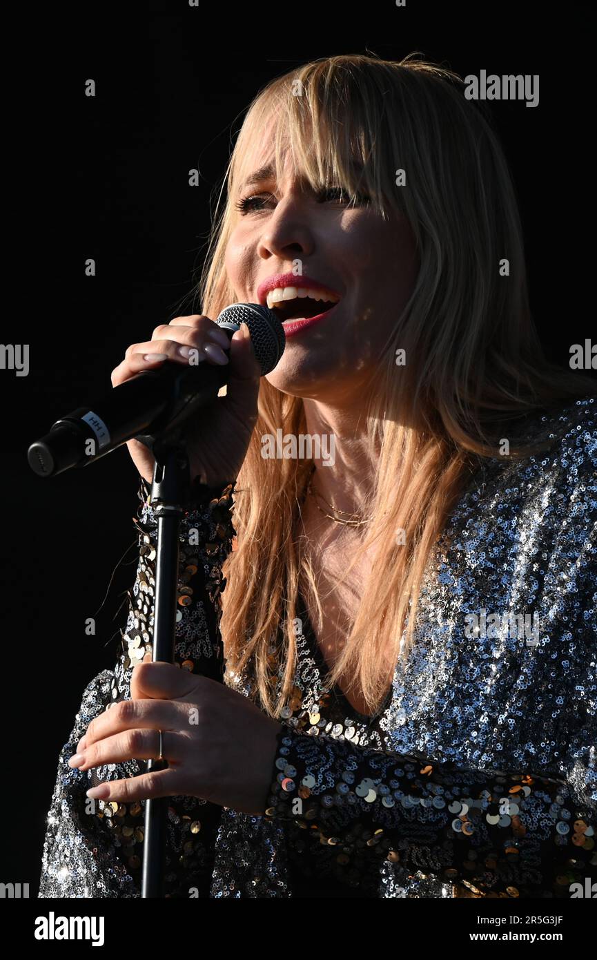 Londra, Regno Unito. 3rd giugno, 2023. Natasha Bedingfield si esibisce al Mighty Hoopla 2023, giorno 1, con oltre 200 artisti e perfromers in 10 palchi che abbracciano il meglio della cultura pop, alternativa e queer al Brockwell Park. Credit: Vedi li/Picture Capital/Alamy Live News Foto Stock