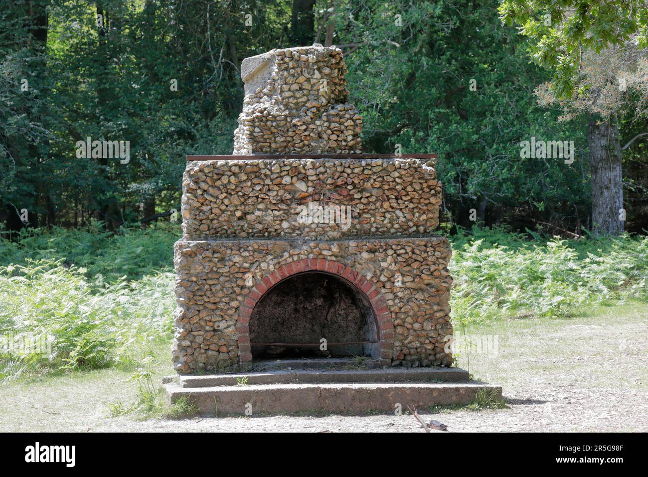 Il camino portoghese storico vicino Bolderwood nella Foresta Nuova Foto Stock