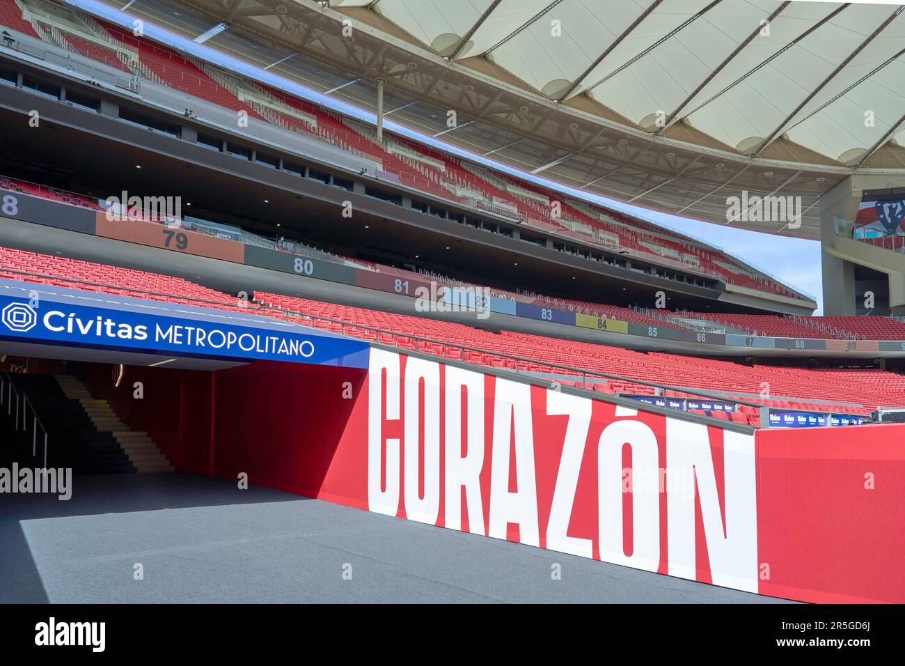 Uscire dal tunnel dei giocatori all'arena Civitas Metropolitano - il parco giochi ufficiale del FC Atletico Madrid Foto Stock