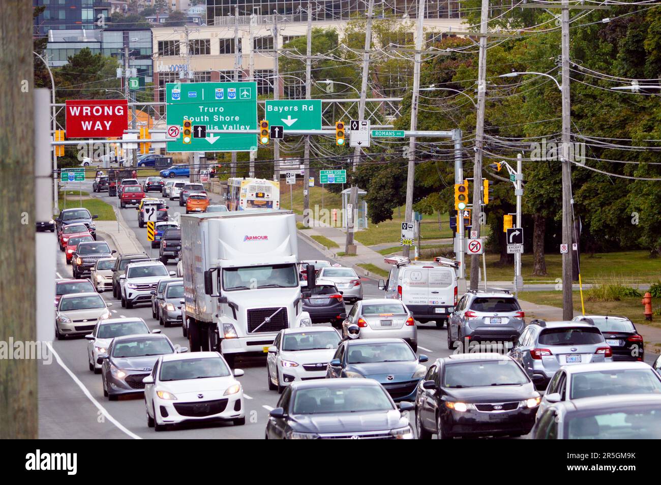 Congestione del traffico su Bayers Road a Halifax, Nuova Scozia, Canada (2022) Foto Stock