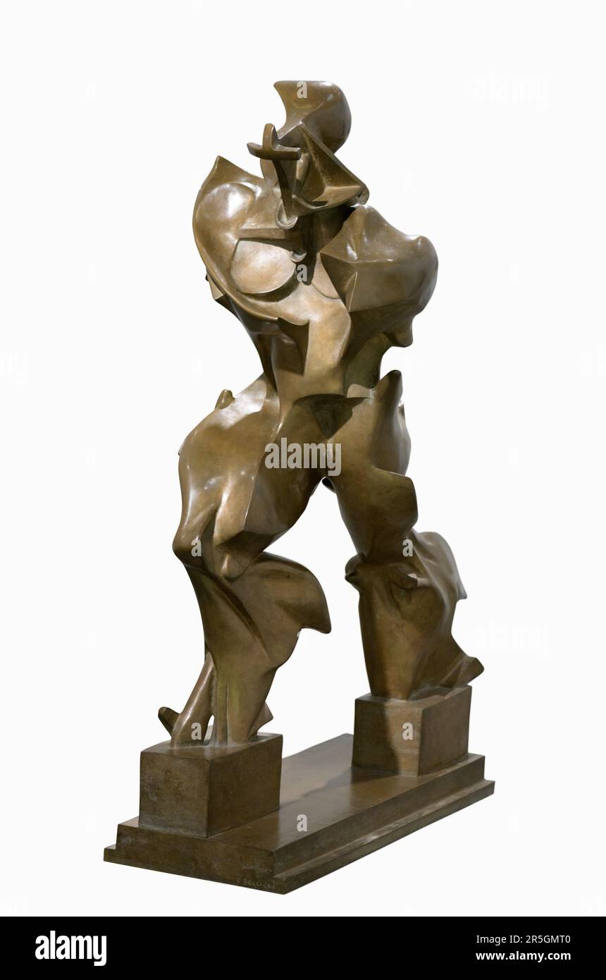 Statua antropomorfa in bronzo (umana come) forme uniche di continuità nello spazio di Boccioni isolato sullo sfondo Foto Stock