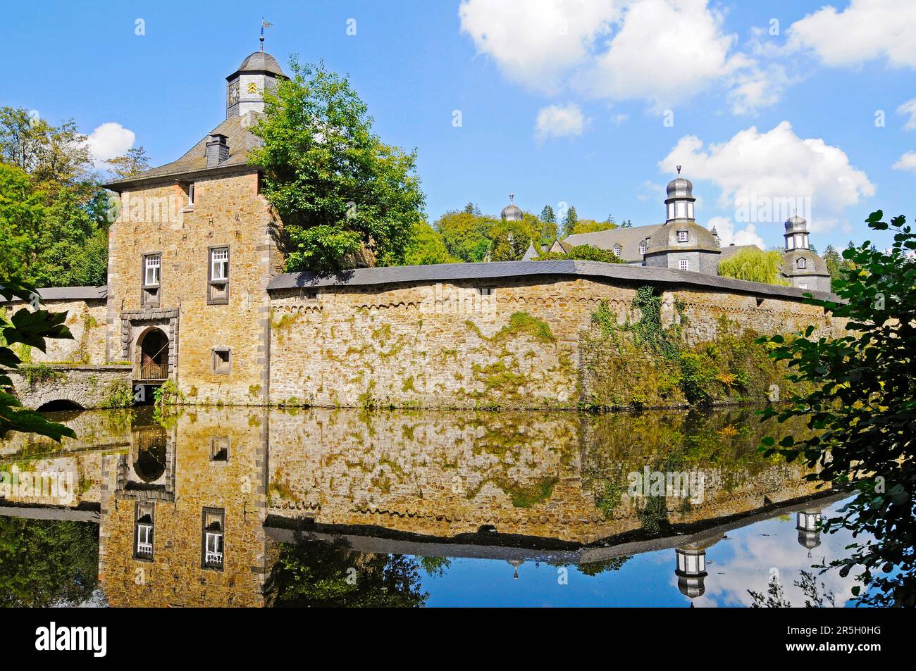 Castello ormeggiato di Crottorf, Friesenhagen, Wildenburger Land, Westerwald, Renania-Palatinato, Germania Foto Stock