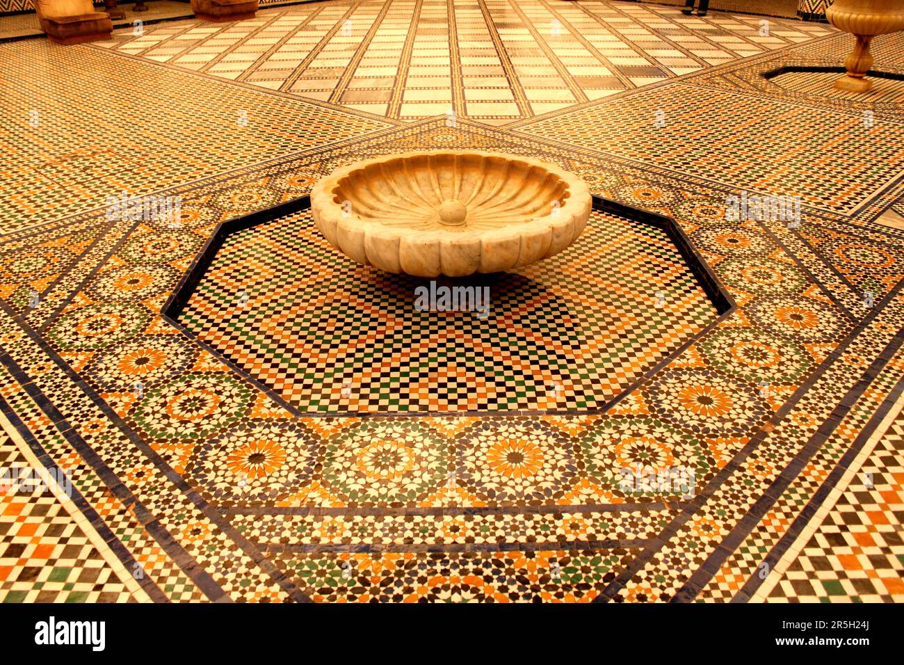 Bacino idrico, cortile, Museo degli amici di Marrakech, Palazzo Dar M'Nebh, Marrakech, Dar Menebhi, Marocco Foto Stock