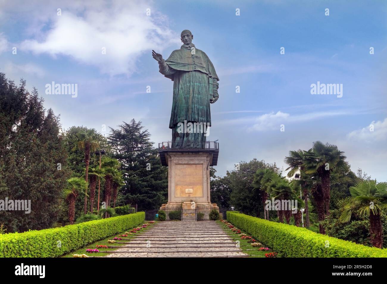 Statua di San Carlo Borromeo, Colle Sancarlone, Arona, Novara, Piemonte, Statua colossale di Carlo Borromeo, Carlo Borromeo, Italia Foto Stock