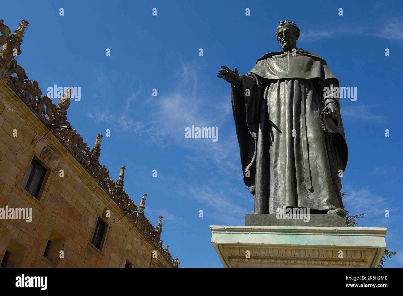 Salamanca, Statua di Fray Luis Ponce de Leon, Università di Salamanca, Castiglia-Leon, Spagna Foto Stock