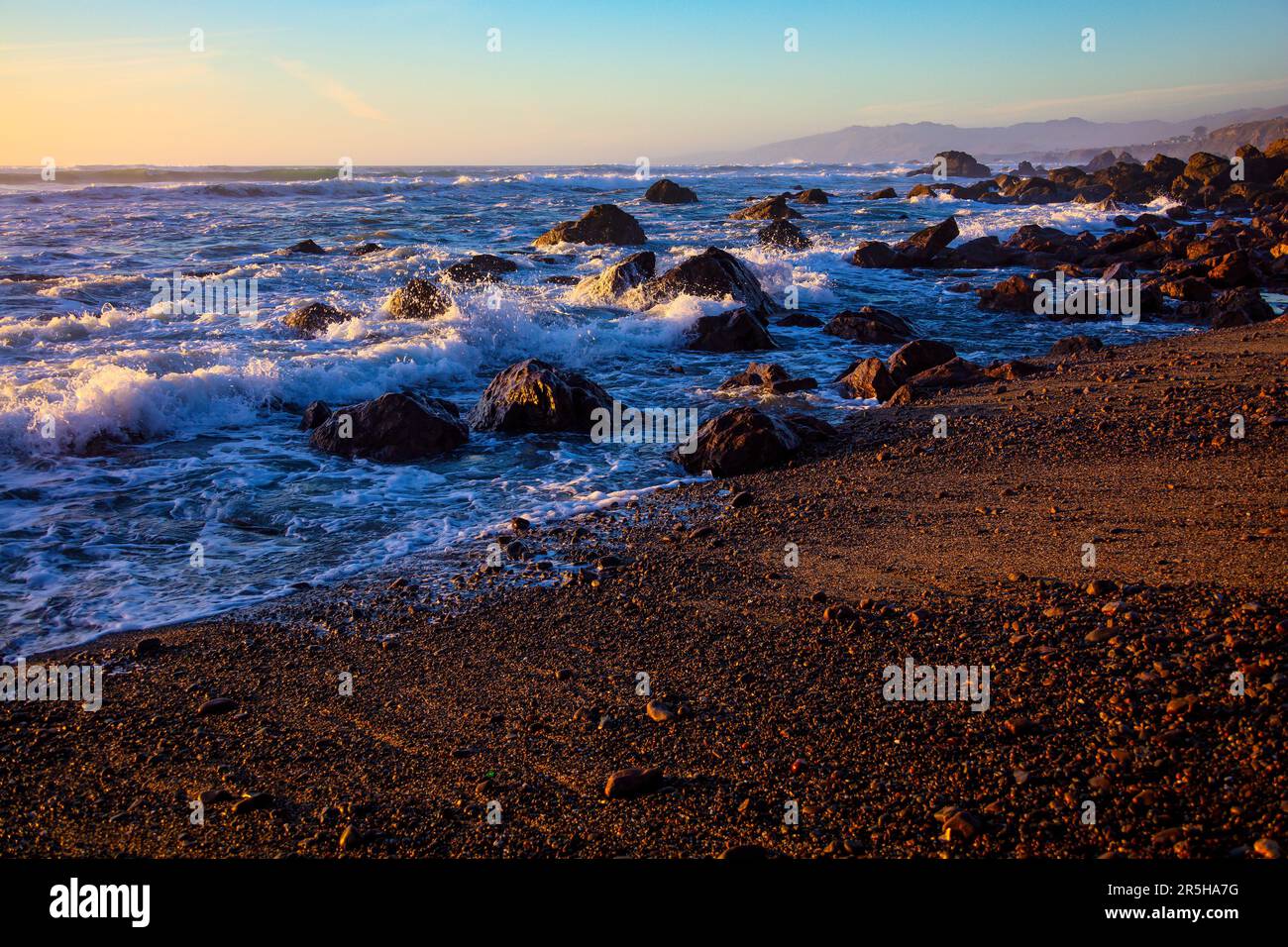 Incredibile costa di Sonoma al tramonto Foto Stock