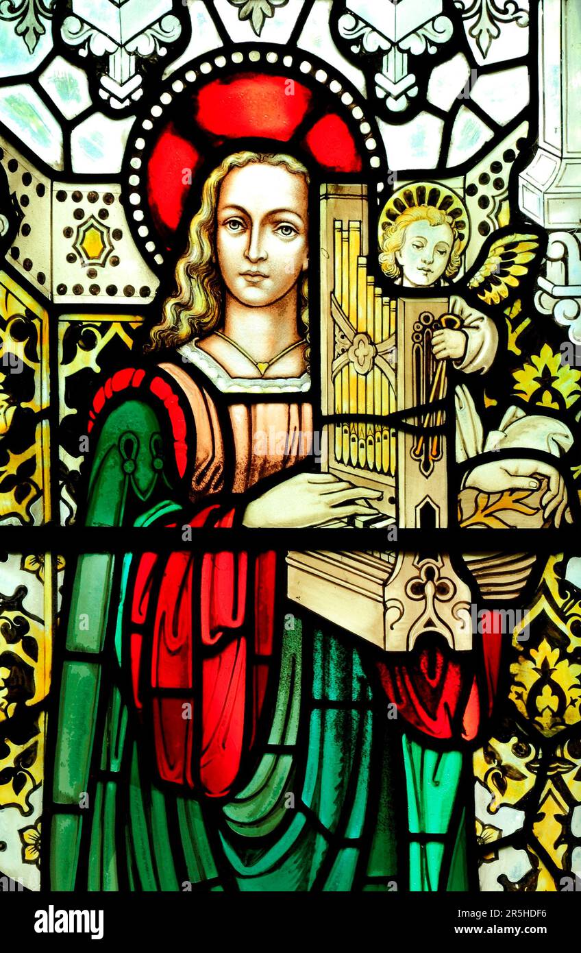 St Cecilia, con piccolo organo, vetrata, docking, Norfolk, Patrono dei musicisti, patrona, santo Foto Stock