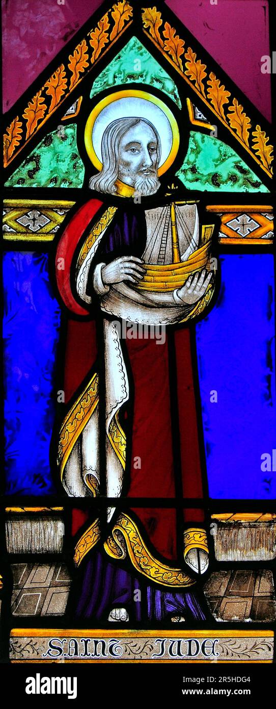 St Jude, vetrata, di Joseph Grant, 1855, Wighton, Norfolk, Inghilterra, Regno Unito Foto Stock