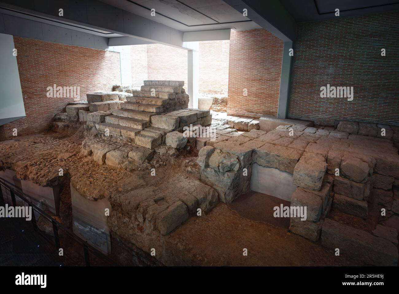 Resti del Teatro Romano di Colonia Patricia al Museo Archeologico di Cordoba - Cordoba, Andalusia, Spagna Foto Stock