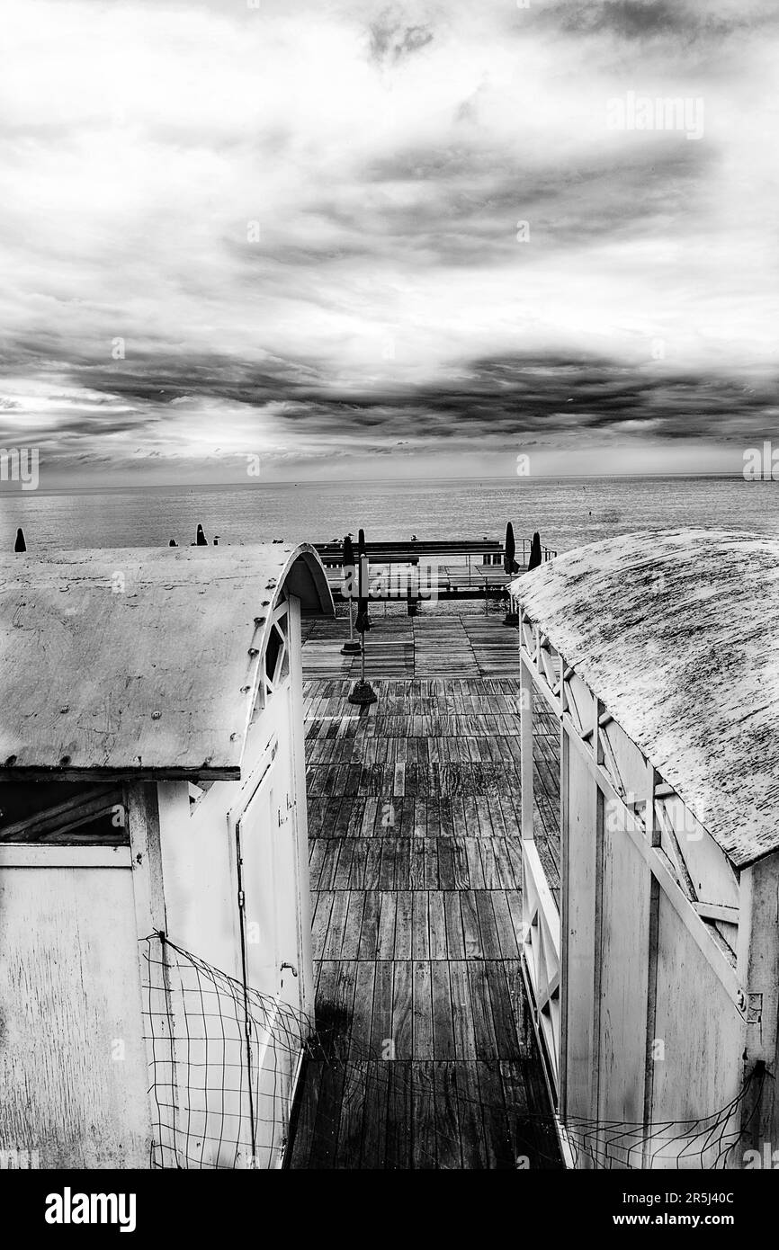 vista tipica delle spiagge marine durante l'inverno Foto Stock