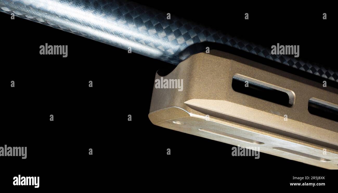Si inserisce sul lato anteriore di un fucile di precisione per montare un cavalletto, un bipod o altri accessori Foto Stock