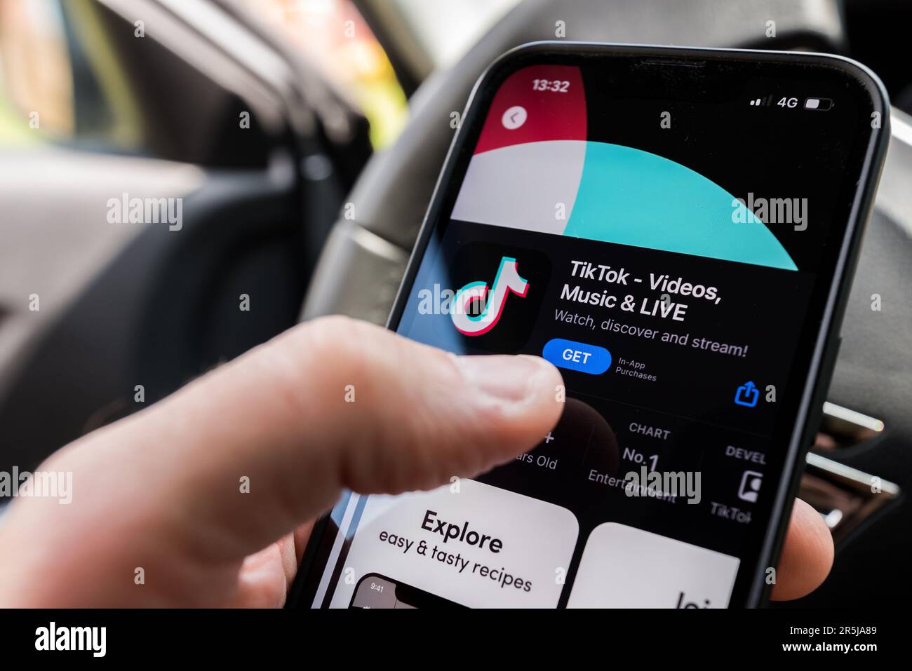 Novi Sad, Serbia - 24 maggio 2023: App TikTok per iPhone su Apple AppStore Foto Stock
