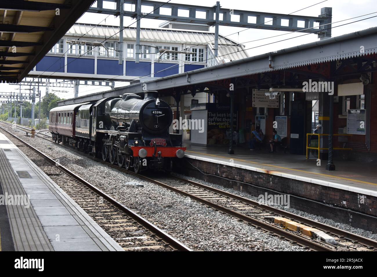 Locomotiva a vapore Jubilee Class 45596 'Bahamas' Running Light alla stazione di Twyford, 28th maggio 2023 Foto Stock