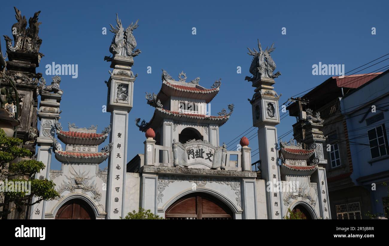 Porta al villaggio di Hung lo a Phu Tho, Vietnam Foto Stock