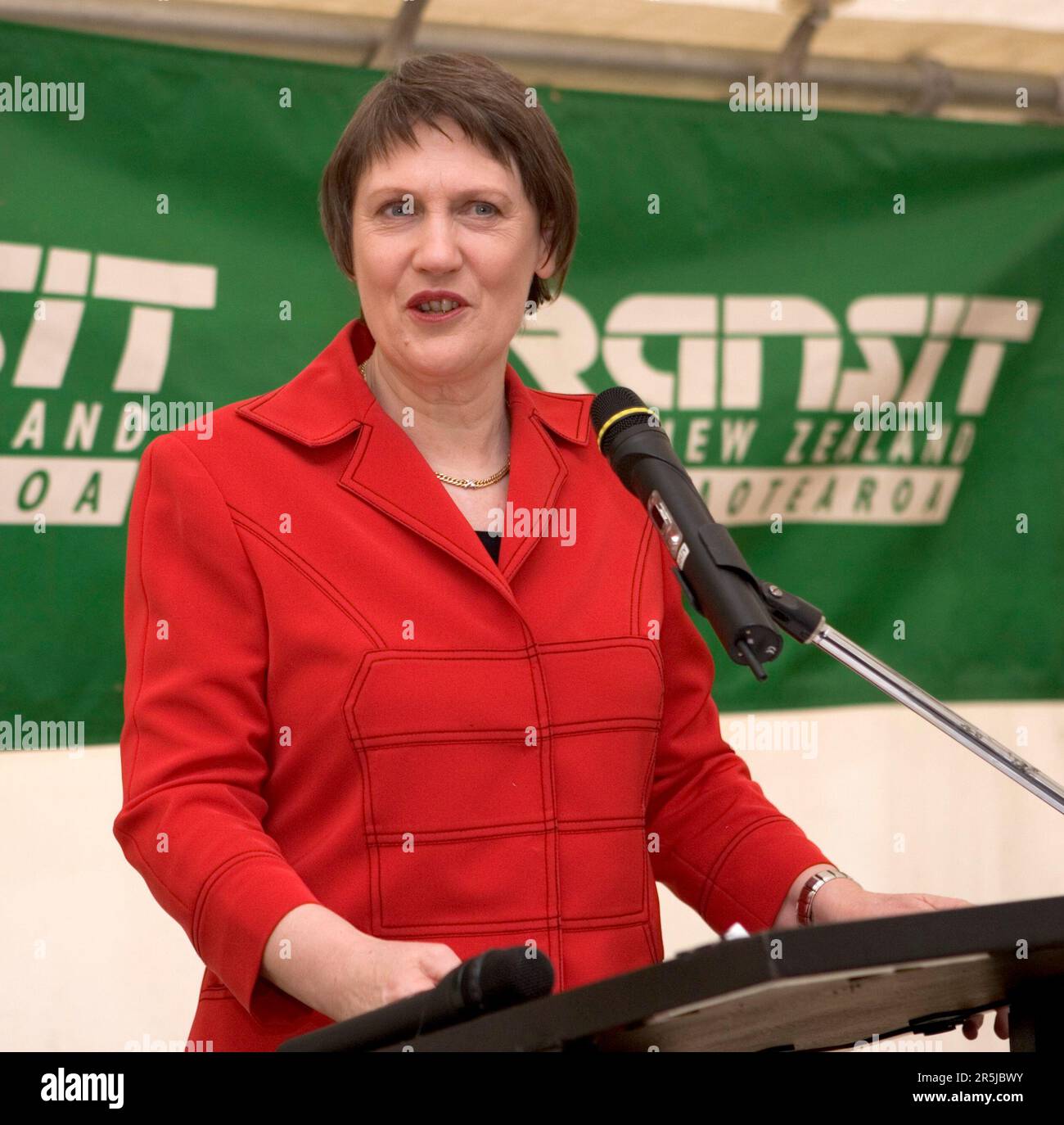 Il primo ministro Helen Clark all'apertura ufficiale dell'autostrada statale 1 Esmonde Road Interchange, Northern Motorway, Auckland, Nuova Zelanda martedì 15 2007 maggio. Foto Stock