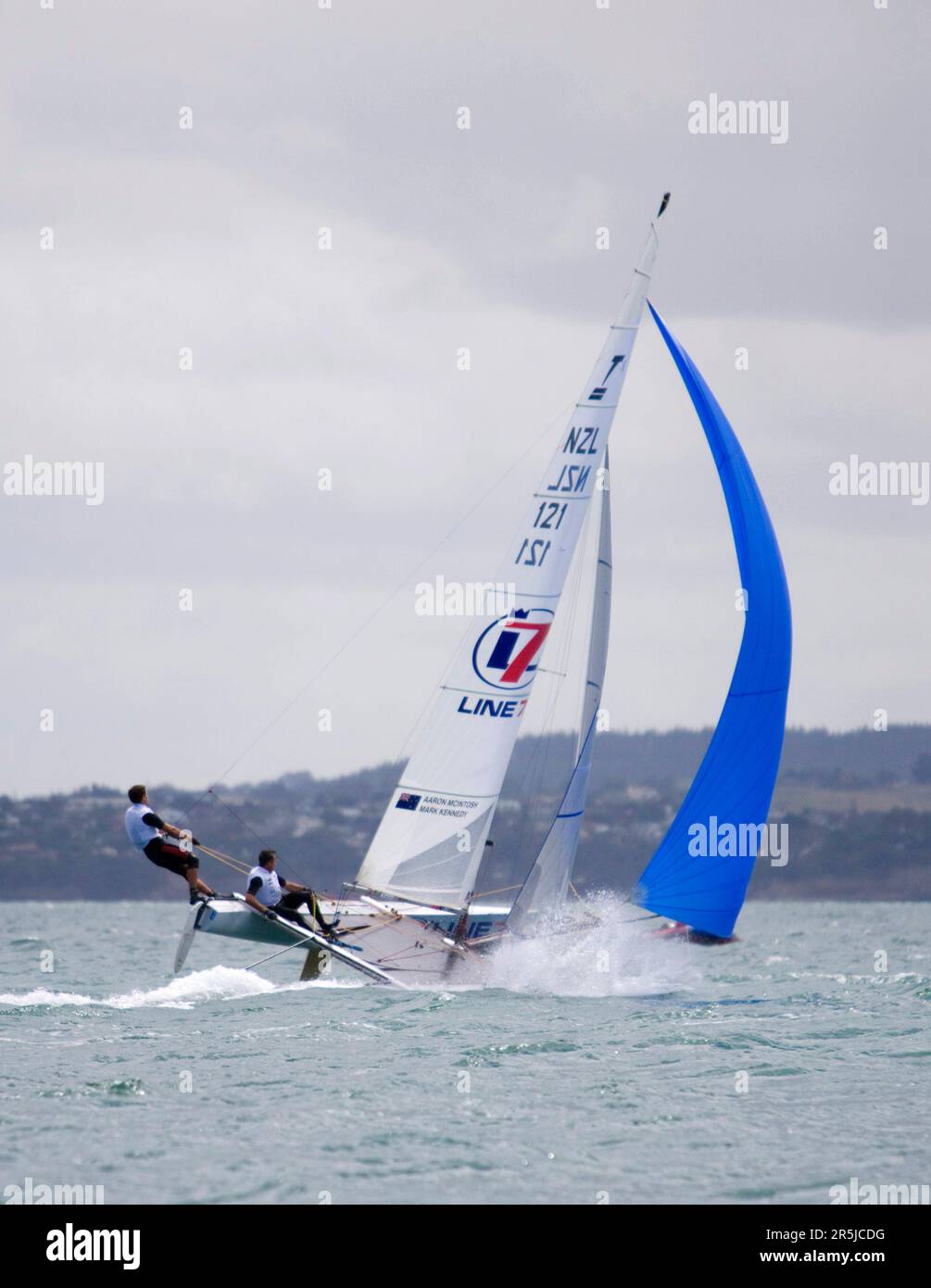 Aaron McIntosh e Mark Kennedy della Nuova Zelanda in gara ai Campionati del mondo Tornado 2008, Takapuna, Auckland, Nuova Zelanda, Martedì, Febbraio 26, 2008. Foto Stock