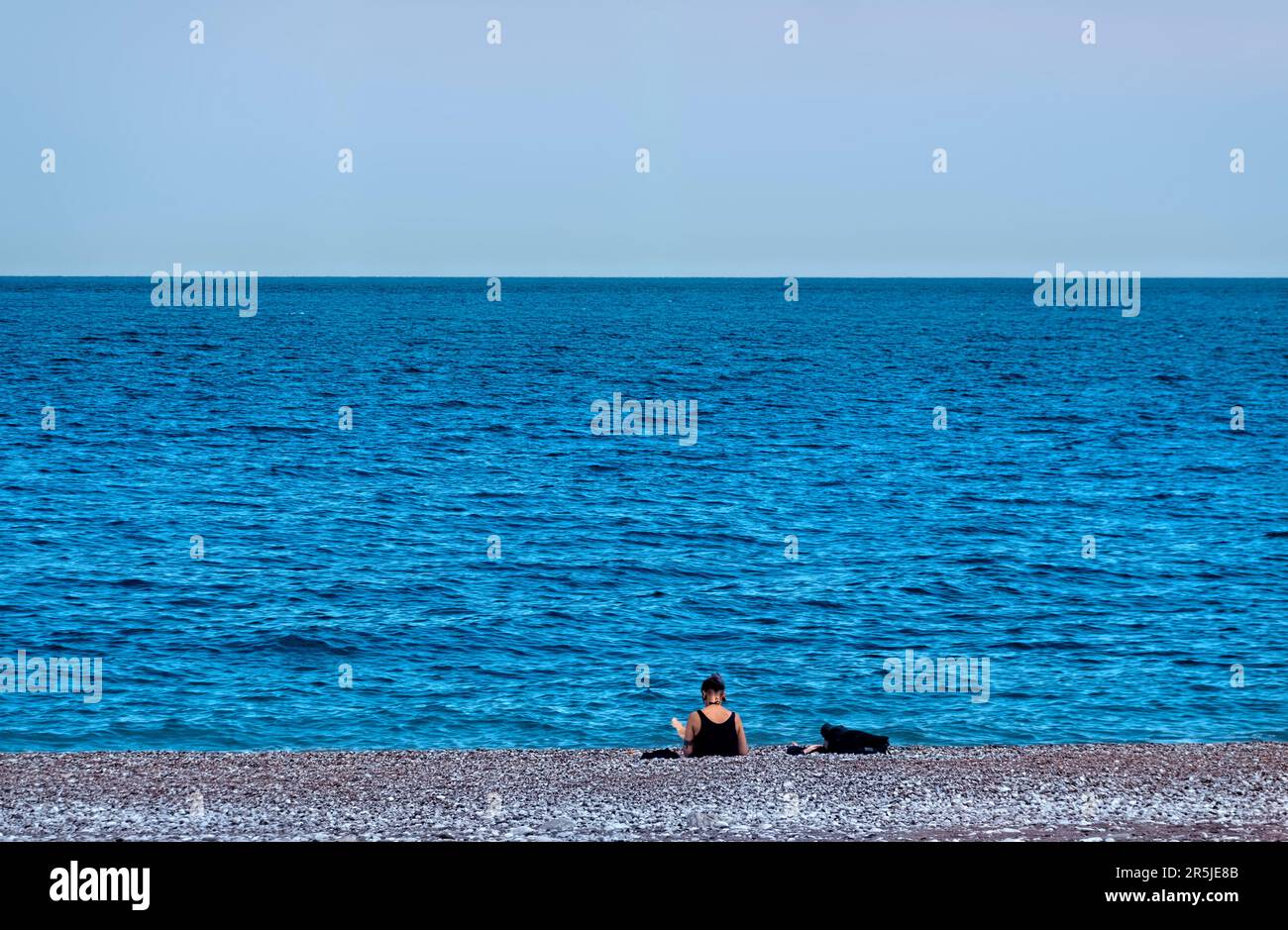 Godendo della spiaggia, Cirali, Turchia Foto Stock