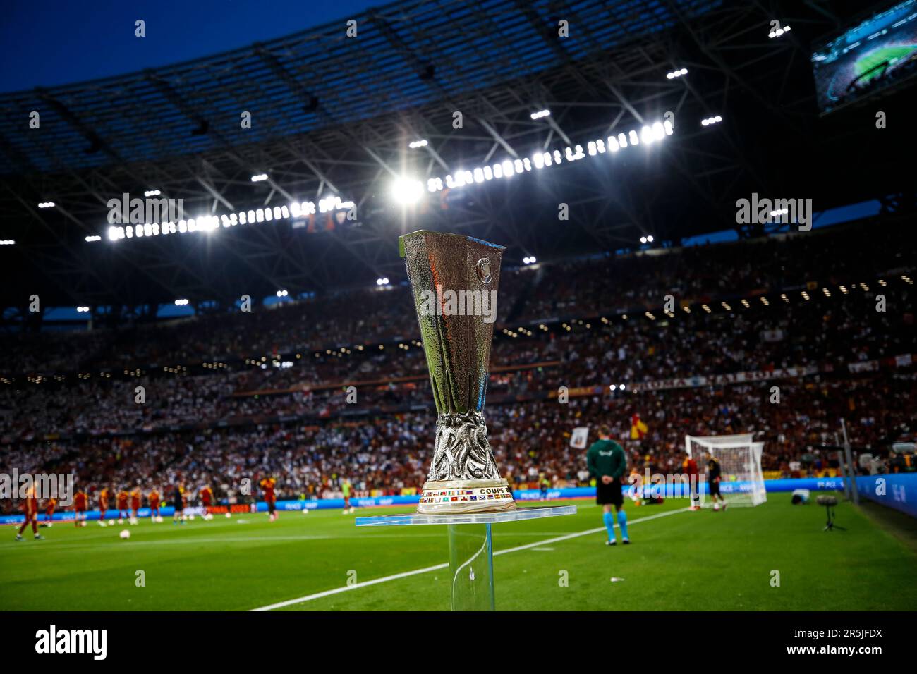 Trofeo della UEFA Europa League 2023 finale tra Siviglia e AS Roma alla Puskas Arena. Punteggio finale; Siviglia 1:1 COME Roma (penalità 4:1). Foto Stock