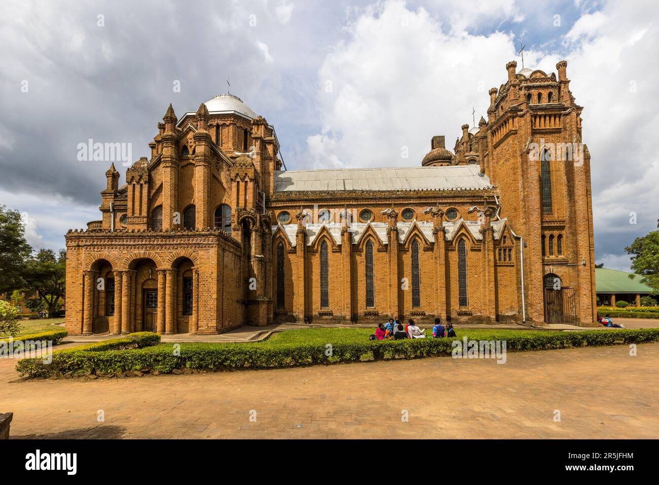 Dal momento che la chiesa principale di San Michaels e tutti gli Angeli a Blantyre (Malawi) è stato costruito di mattoni non cotti, non si trova più in piedi stabilmente dal ciclone Freddy Foto Stock