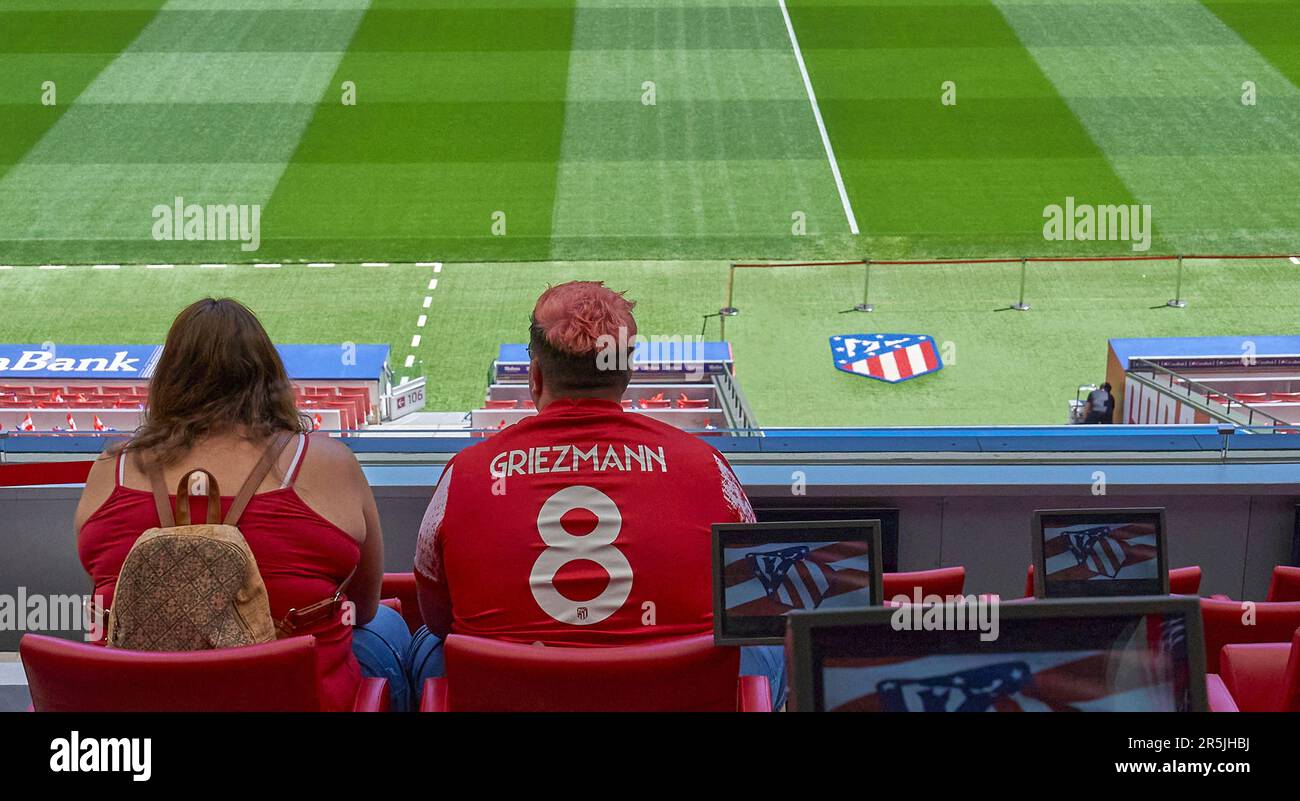 Tifosi in un tour dello stadio all'arena Civitas Metropolitano Foto Stock