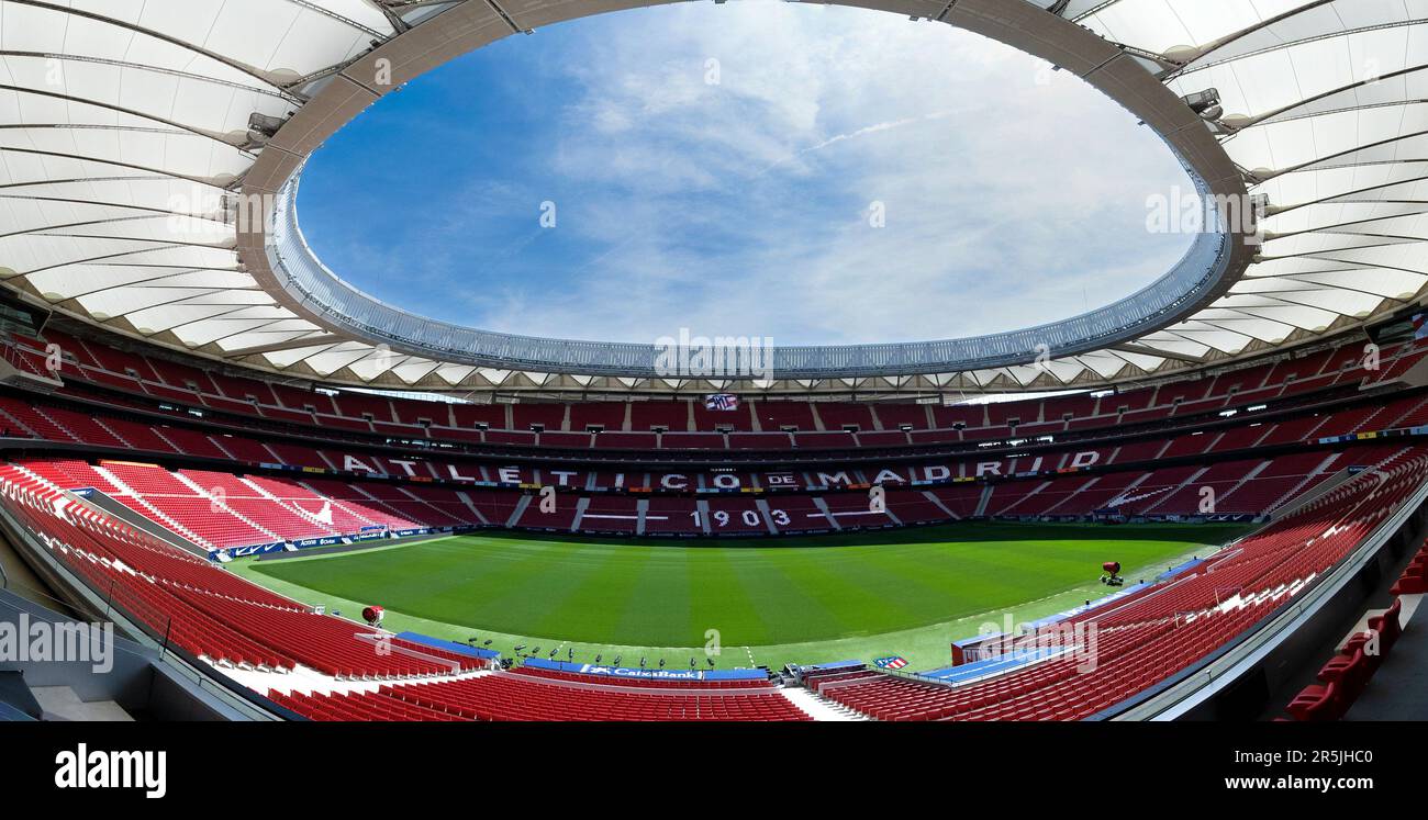 Vista panoramica sul campo dell'arena Civitas Metropolitano - il parco giochi ufficiale del FC Atletico, Madrid Foto Stock
