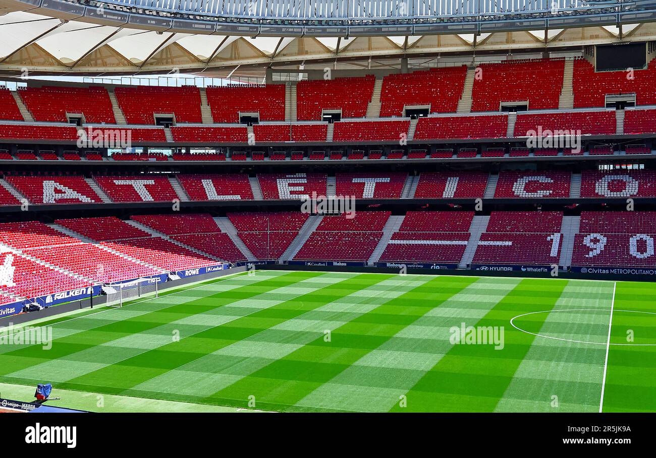 Vista sul campo all'arena Civitas Metropolitano - il parco giochi ufficiale  del FC Atletico, Madrid Foto stock - Alamy