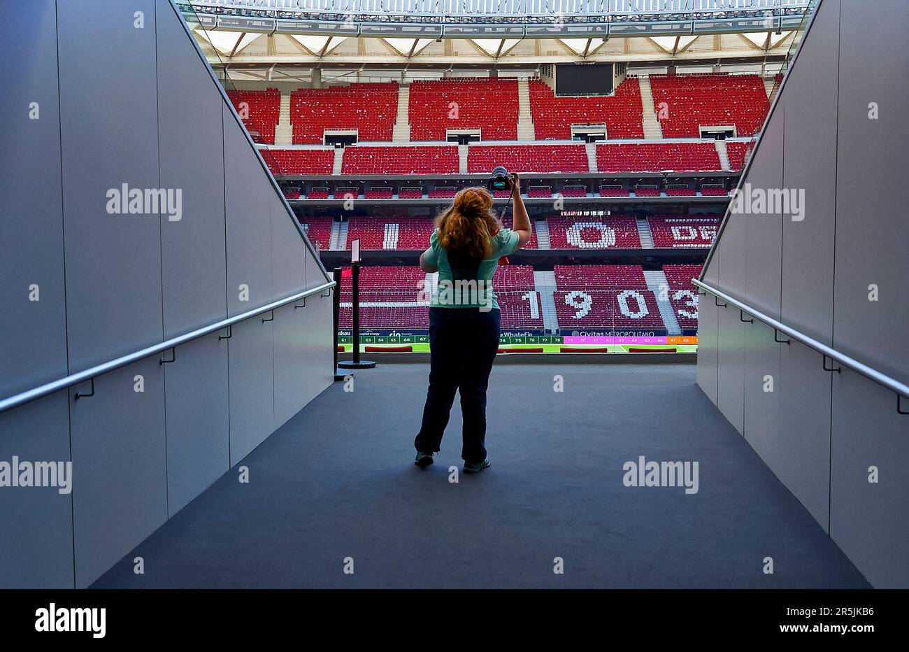 Uscire dal tunnel dei giocatori all'arena Civitas Metropolitano - il parco giochi ufficiale del FC Atletico Madrid Foto Stock