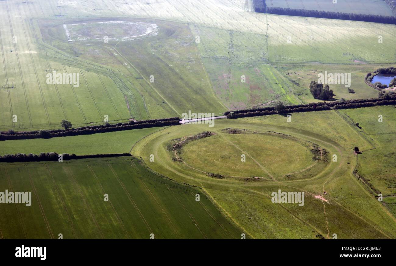 Vista aerea di due dei tre Thornborough Henges vicino Ripon, North Yorkshire Foto Stock