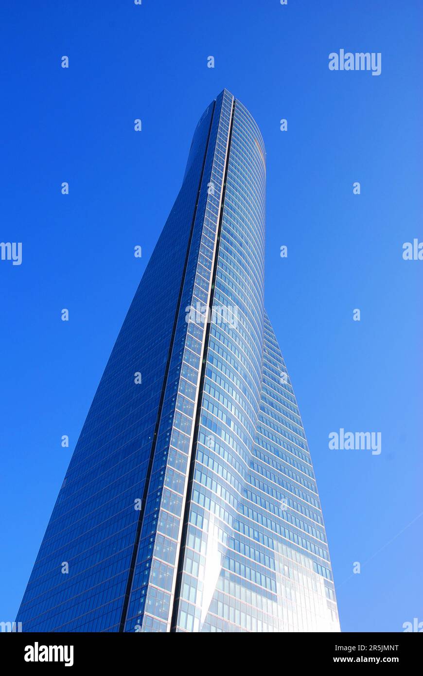 Torre Espacio, di Cesar Pelli. Paseo de la Castellana, Madrid, Spagna. Foto Stock