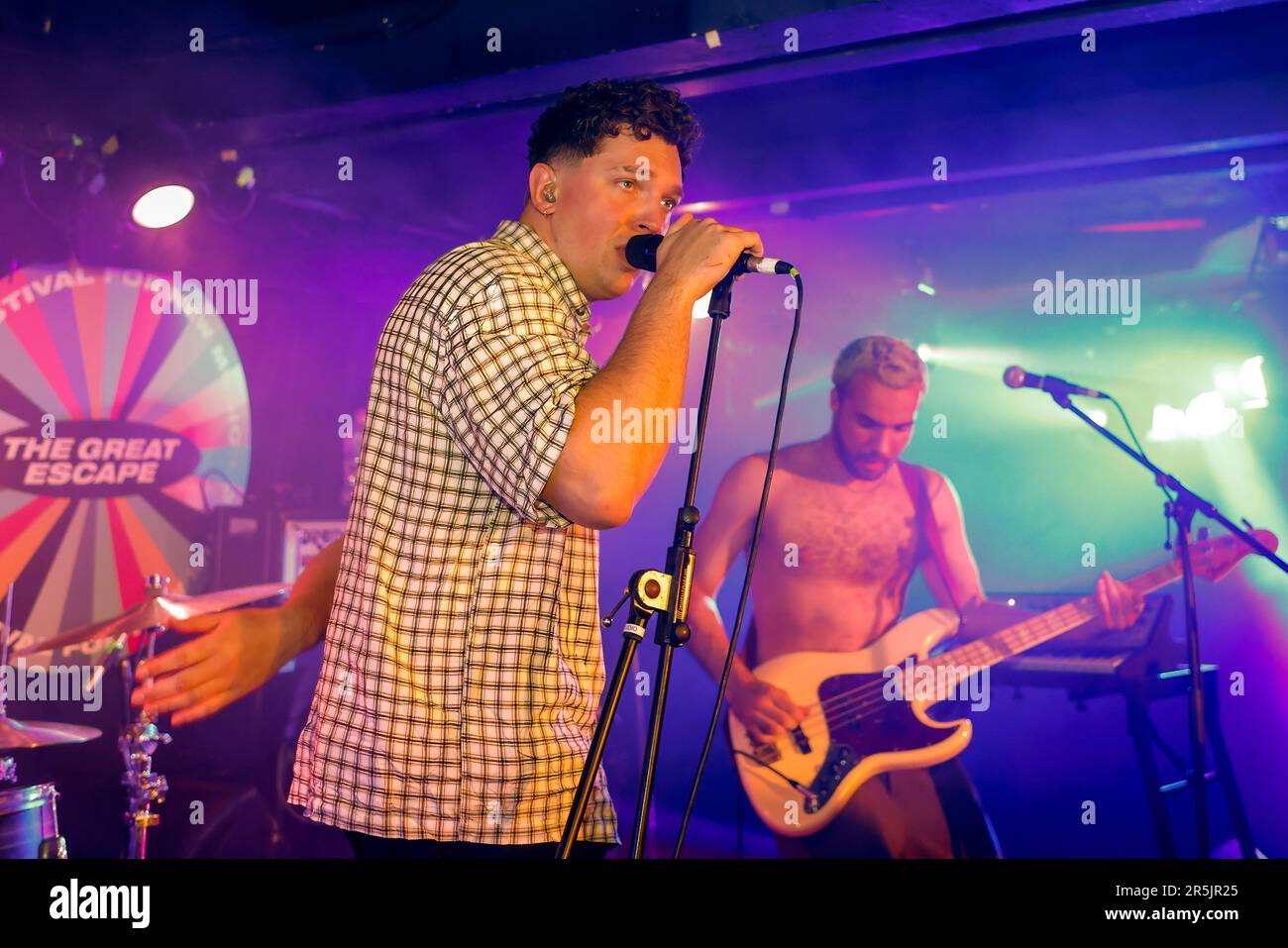 Brighton Beach, città di Brighton & Hove, East Sussex, Regno Unito. Larkins si esibisce al komedia, The Great Escape Festival 2023. 12th maggio 2023 Foto Stock